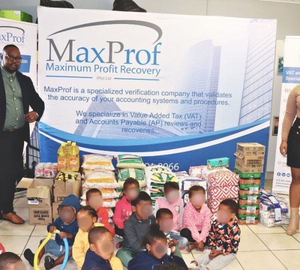 MaxProf Representatives and Children from Salem Baby Centre - 4